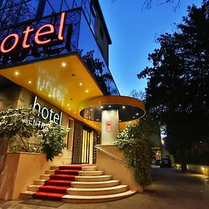 Otel Park, Modena